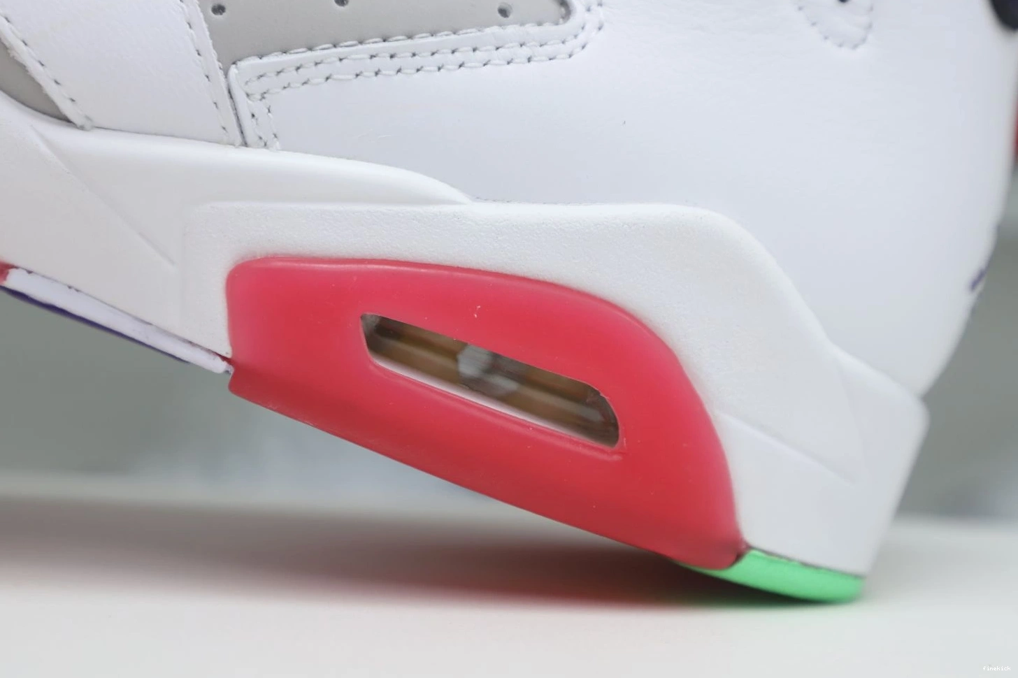 NEUTRAL GREY JORDAN RETRO 6 AIR 1030